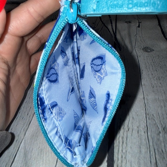 NWT! Vera Bradley Iconic Zip ID Case - Picture 4 of 4